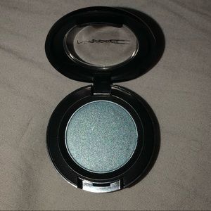 MAC Eyeshadow “Suave Intentions”